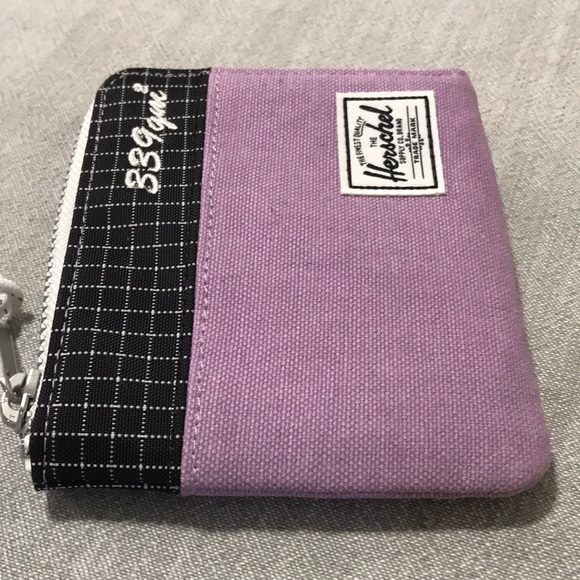 Herschel Supply Company - Picture 4 of 8